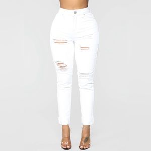 •FASHION NOVA• high rise white ankle jeans
